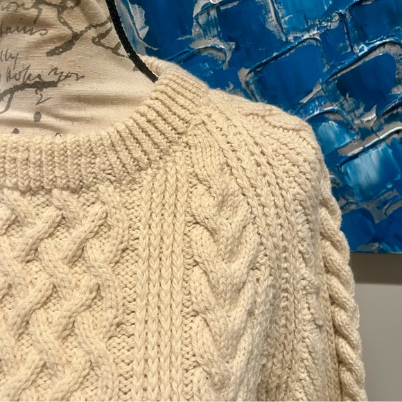 Carraig Donn Traditional Unisex Aran Wool Handknit Pullover Sweater in Cream - Picture 8 of 15